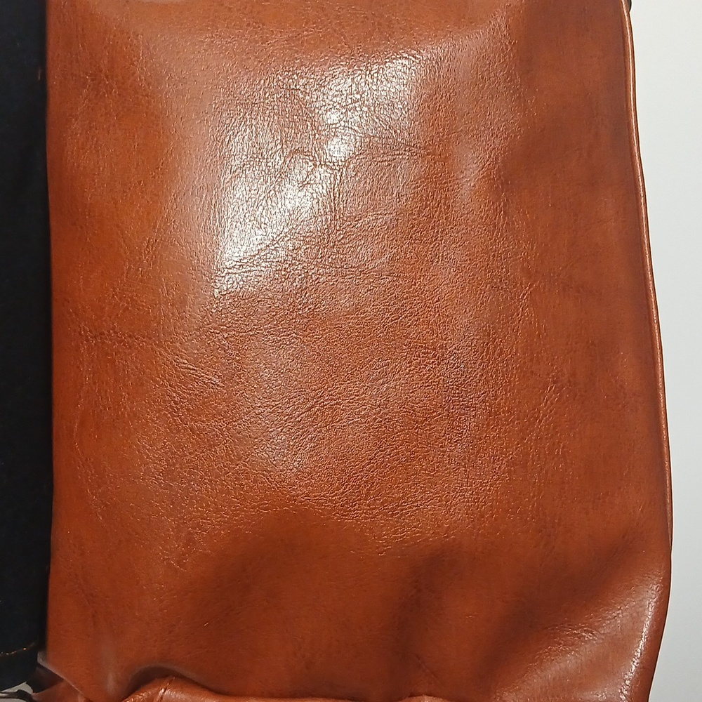 FashionAccessories Ladys Collection Carmel Brown Vegan Leather Shoulder Bag EUC - Picture 8 of 16